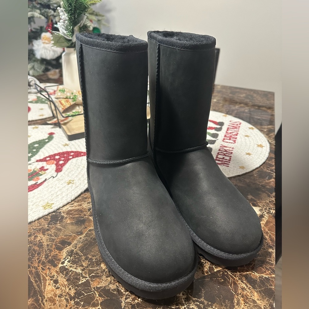 Brand new short black Ugg’s